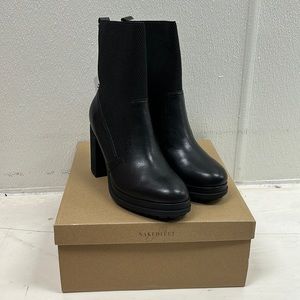 Naked Feet Survival Black